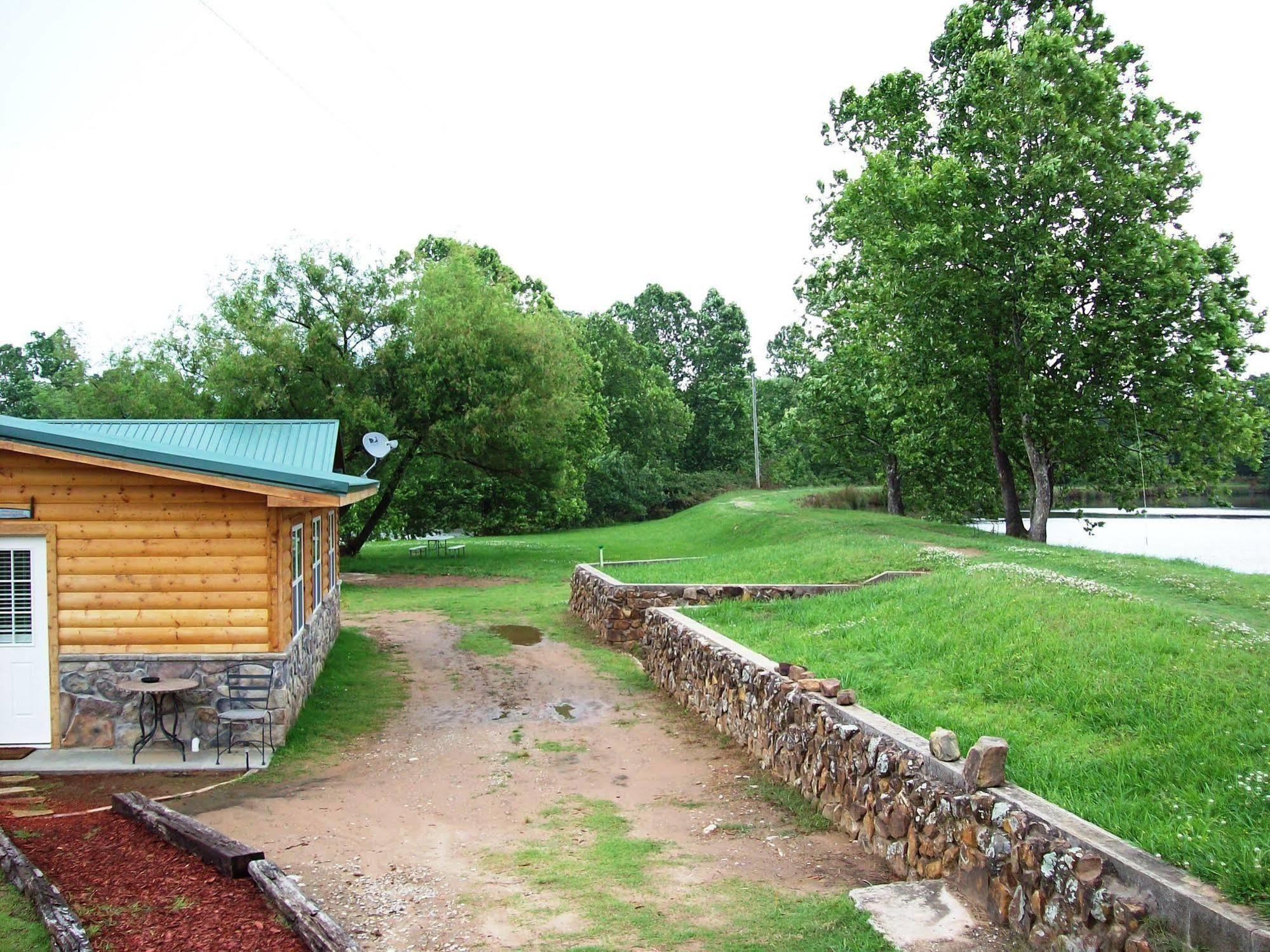 Whip Or Wheel Cabins Holdenville Exterior photo